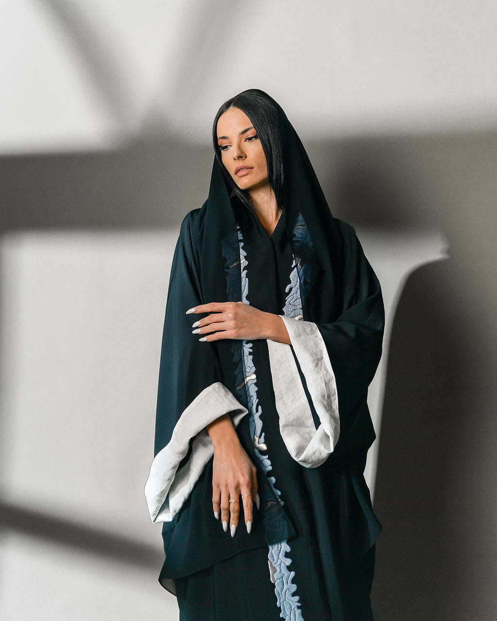 Khuyout Abaya in black crepe, sky-blue embroidery